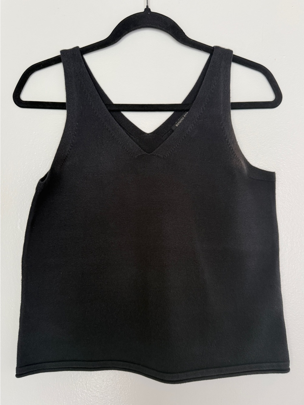 Banana Republic Women’s Soft Black sleeveless sweater top